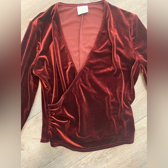 Carol Le Valley San Francisco burgundy velvet wrap blouse. - Picture 2 of 4